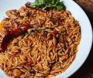 Mushroom Yiouvetsi